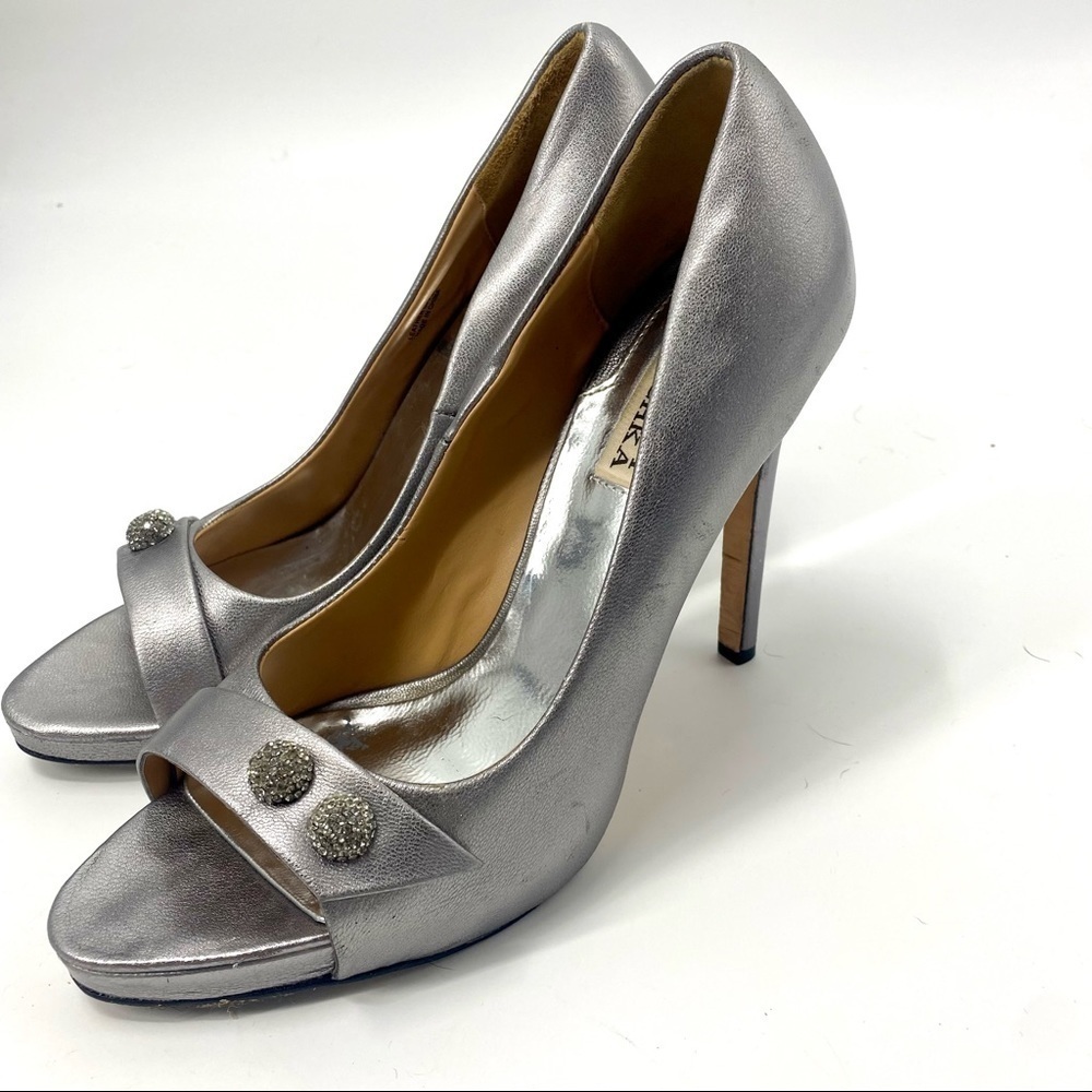 Badgley Mischka Simba II silver leather heels 8.5